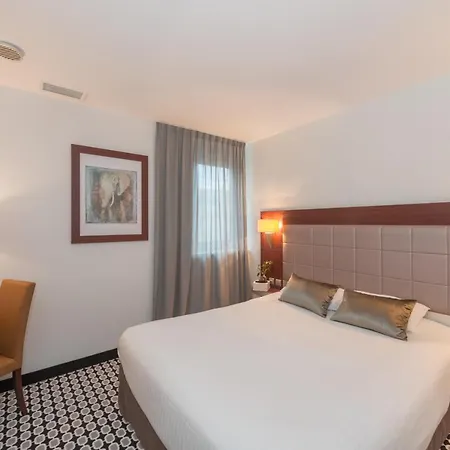 Kyriad Centre Gare - Atrium 3*